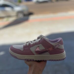 TÊNIS NIKE DUNK ROSA