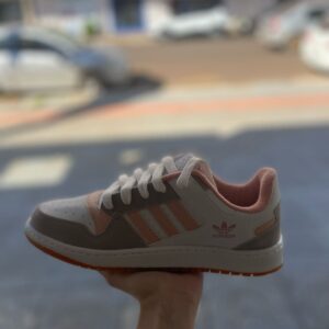 TÊNIS ADIDAS RIVARLY LOW